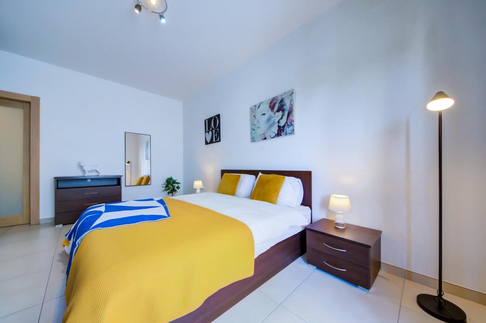 Stylish 2Br Apt With Balconies In St Julians, Paceville - Apt 6 By Vaganza San Giuliano Esterno foto