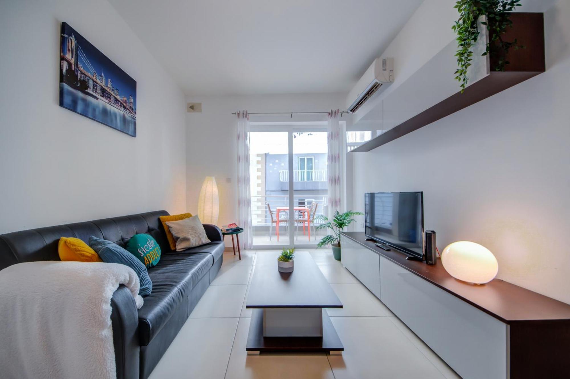 Stylish 2Br Apt With Balconies In St Julians, Paceville - Apt 6 By Vaganza San Giuliano Esterno foto